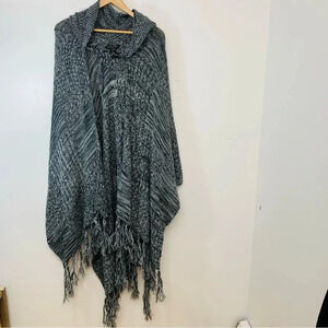 Fringe Kimono Cape One Size Hood  Knit Gray‎ Soft Boho Wrap Travel Casual